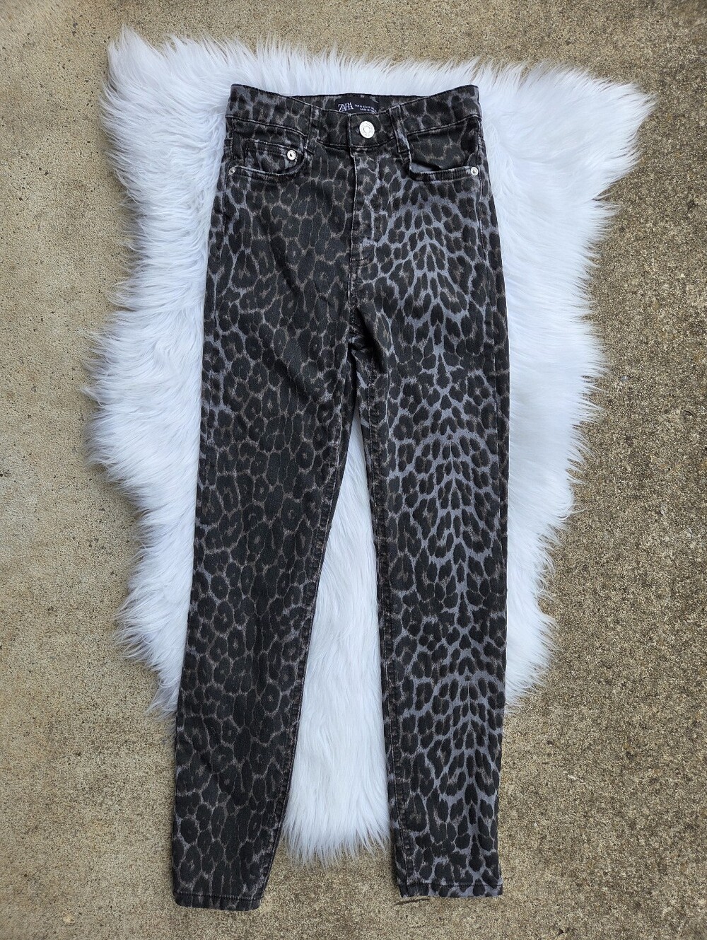 Zara - Gray Leopard Print Skinny Jeans - Size 4